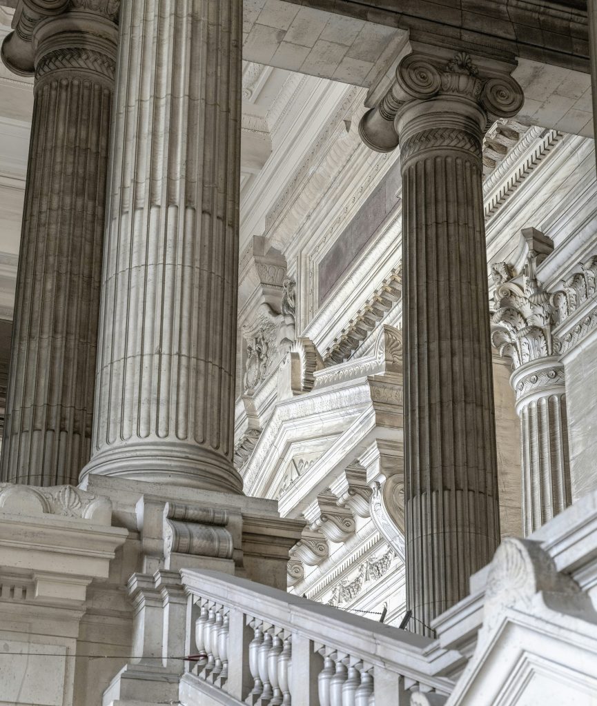 court pillars - disputes and litigation image